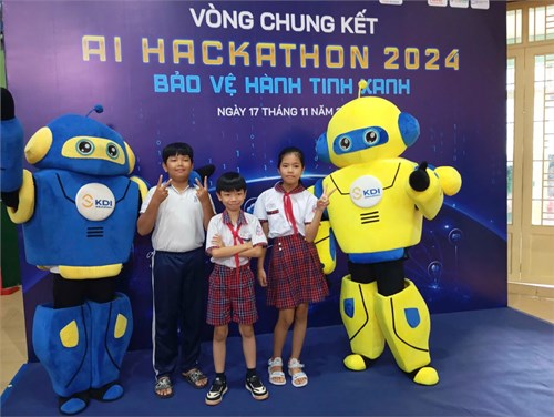 Học sinh lớp 4.4 tham gia vòng thi Bán kết AI Hackathon 2024